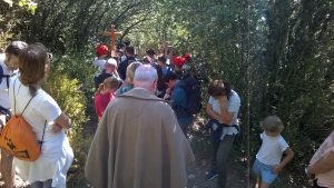 El Prior de la Hermandad de Caballeros Voluntarios de la Cruz, en encrucijada de servicio a todos.